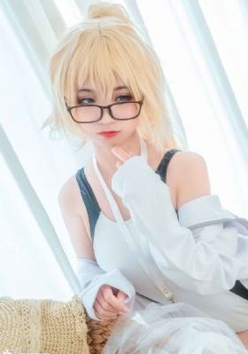 含着岳的丝袜美足脚趾电影_BD手机在线看