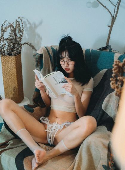 年轻的小婊_蓝光在线播放观看